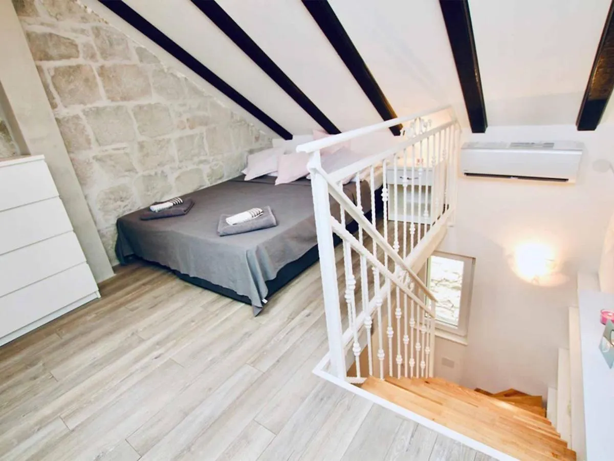 Dalmatian White Shell Apartment Kastela Croatia