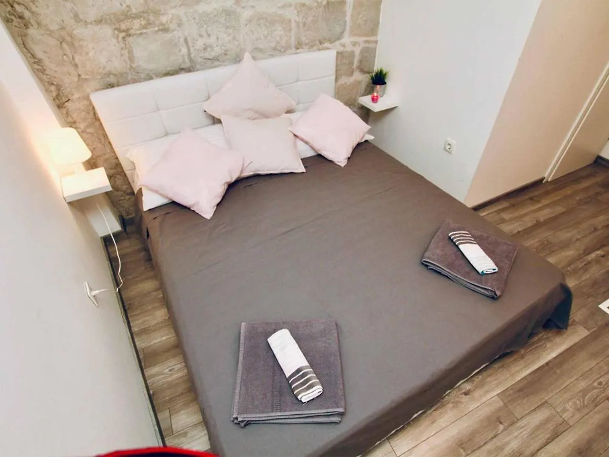 Dalmatian White Shell Apartment Kastela