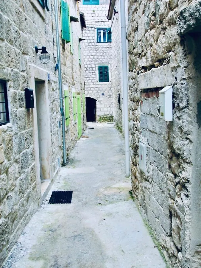 Dalmatian White Shell Apartment Kastela