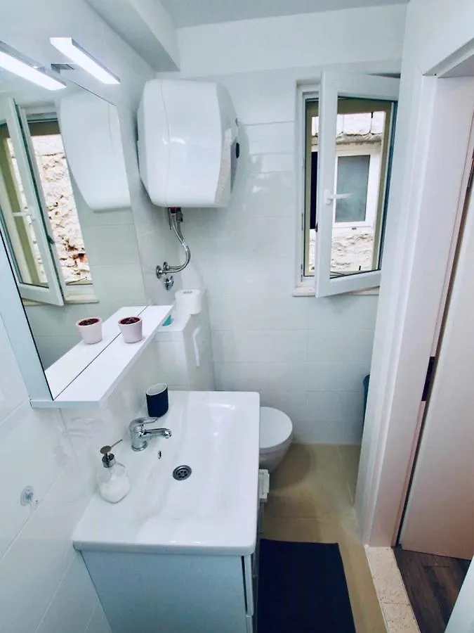Dalmatian White Shell Apartment Kastela 0*,