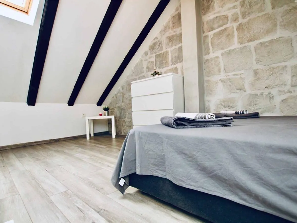 Dalmatian White Shell Apartment Kastela
