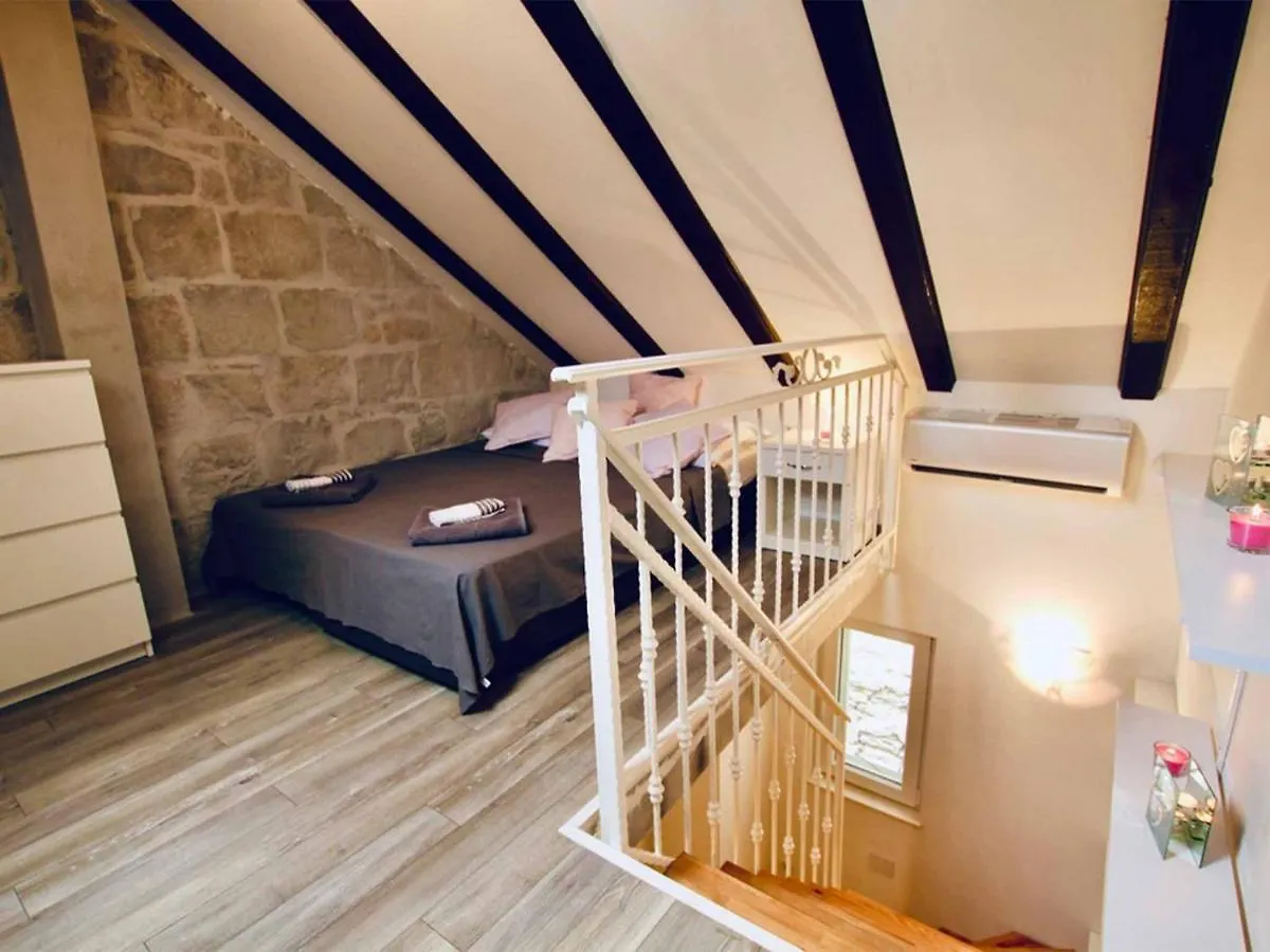 Dalmatian White Shell Apartment Kastela Croatia