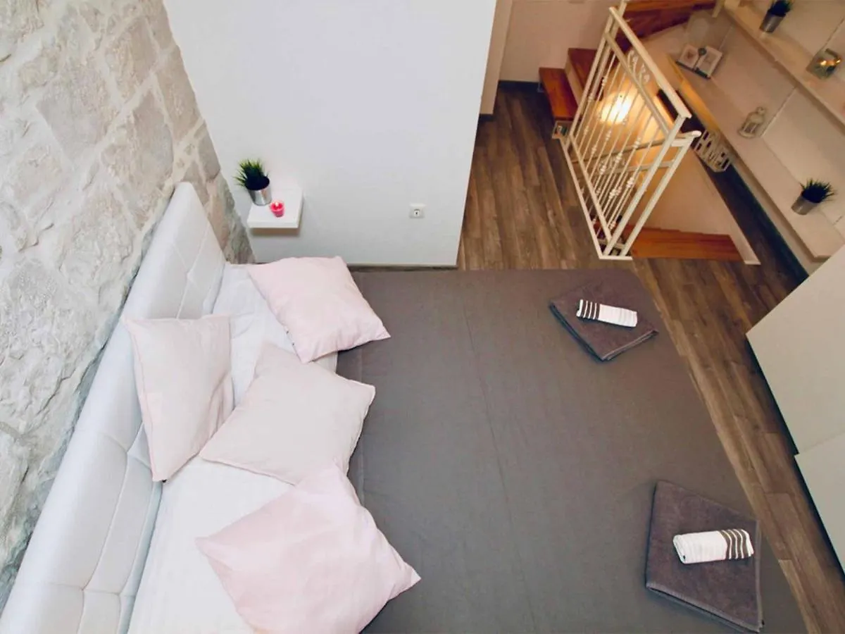 Dalmatian White Shell Apartment Kastela Croatia