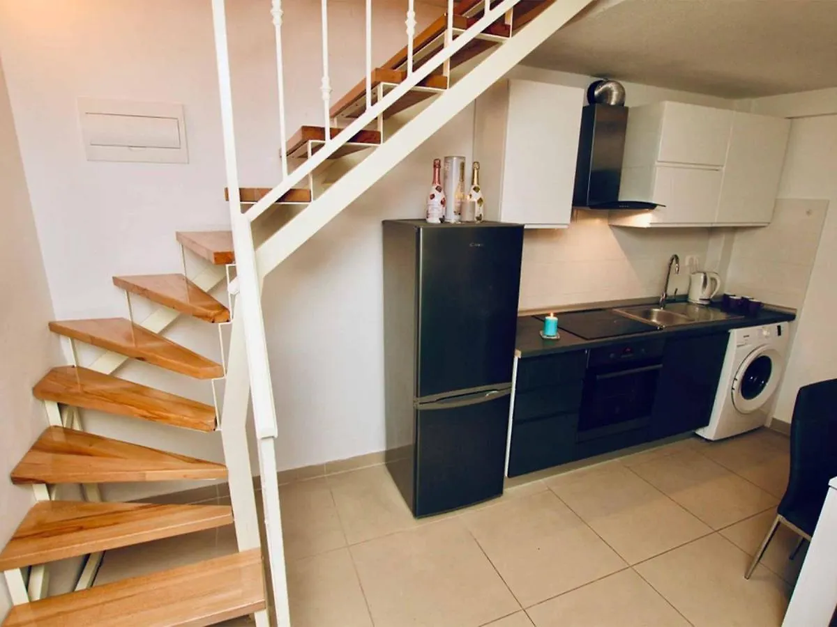 Dalmatian White Shell Apartment Kastela