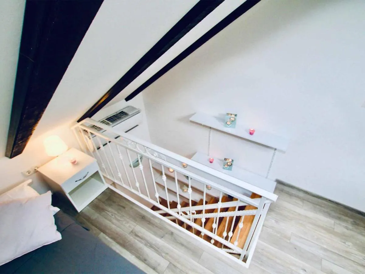 Dalmatian White Shell Apartment Kastela Croatia